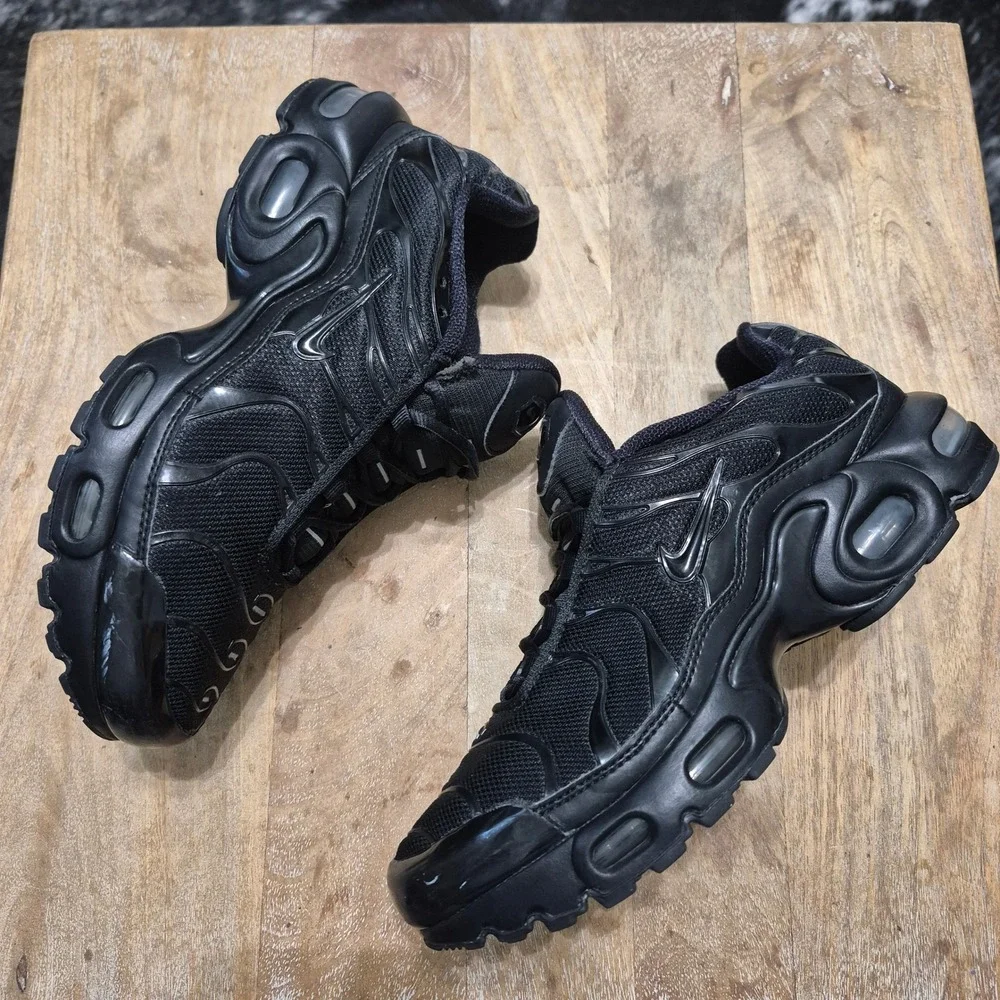Nike Air Max Plus Kids Size 6.5Y Black Good
